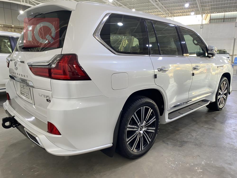 Lexus LX